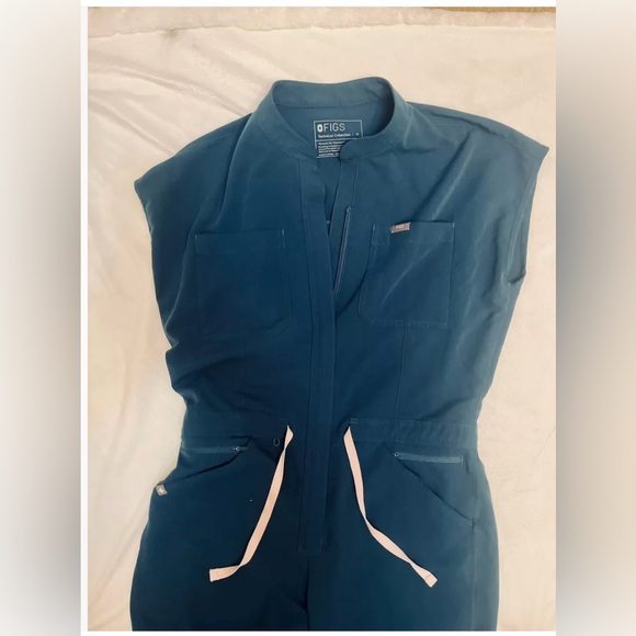Figs Jumpsuit Size Medium- ITS A STEAL DEAL! ( PRE-USE)! - Picture 3 of 3